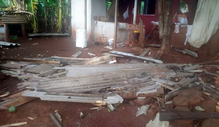 Vendaval deixa rastro de destruição no interior de Capitão