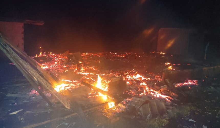 Residência é totalmente destruída em Incêndio no interior de Boa Vista da Aparecida