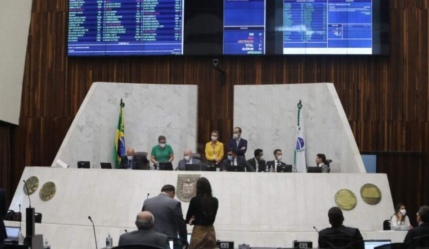 Deputados aprovam flexibilização do uso de máscara no Paraná