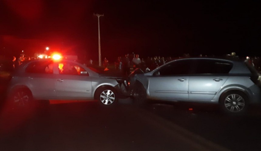 Batida entre três automóveis deixa motorista morto na PR 180 em Boa Vista da Aparecida
