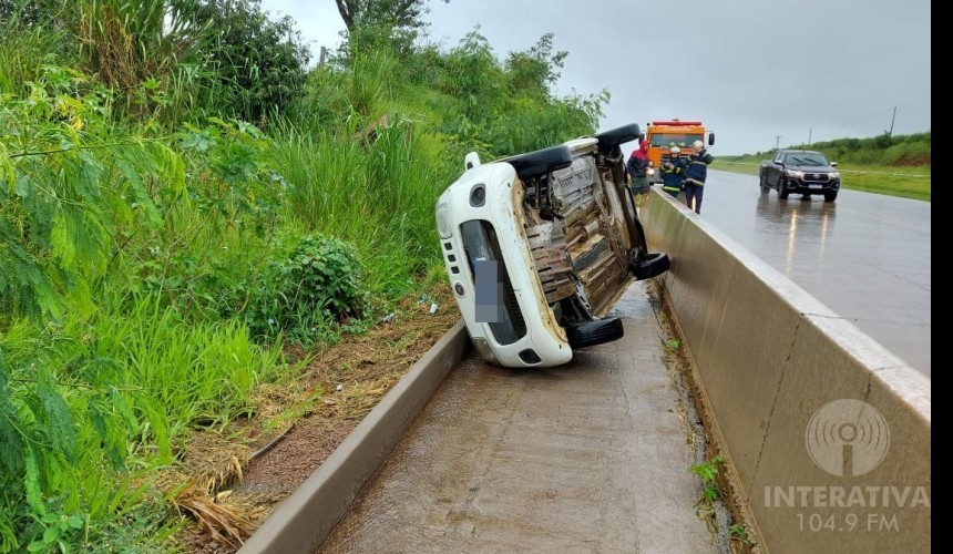 Uma pessoa fica ferida após capotamento na BR-163 em Capitão