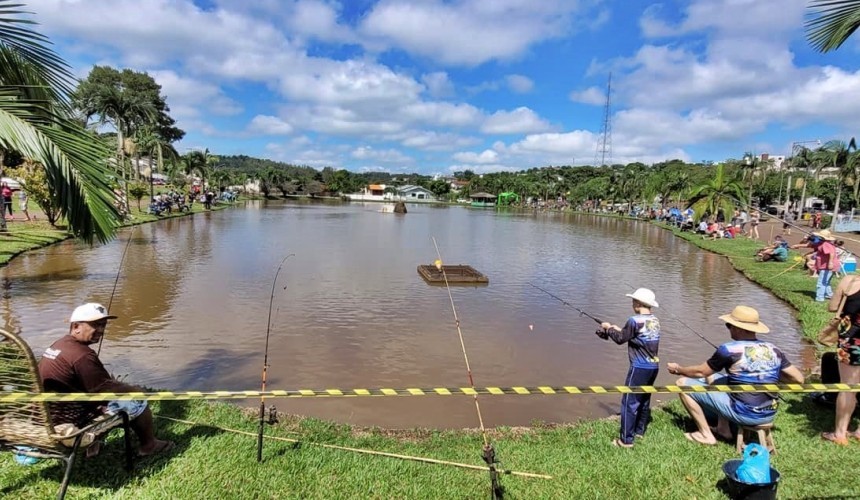 Cerca de 1 tonelada de peixes foram pescados no Lago Municipal de Capitão