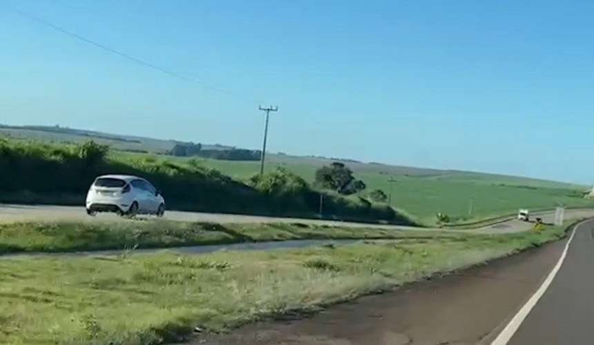 Motorista flagra veículo na contramão na BR 163, em Lindoeste