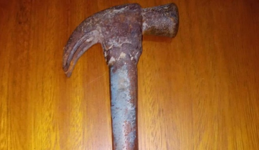 Homem é agredido pela companheira com golpes de martelo na cabeça em Cascavel