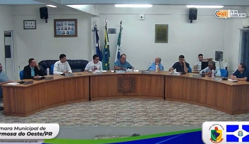 Vereador deixa sessão antes do fim para jogar truco