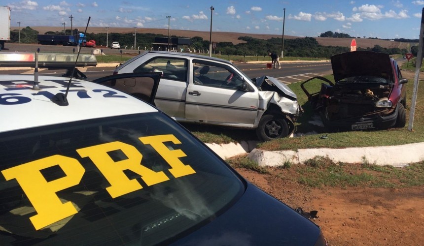Mulher morre e quatro pessoas ficam gravemente feridas após colisão em Candói