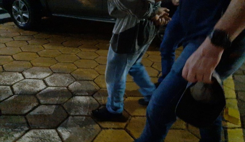 Jovem é preso por furtar carro oficial da Prefeitura de Quedas do Iguaçu
