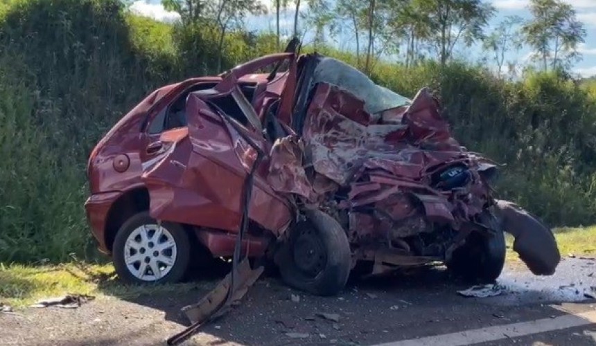 Mulher e criança morrem e cinco pessoas ficam feridas em gravíssimo acidente na BR-280