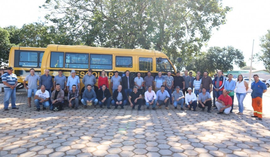 Capitão recebe dois ônibus para o transporte escolar do município