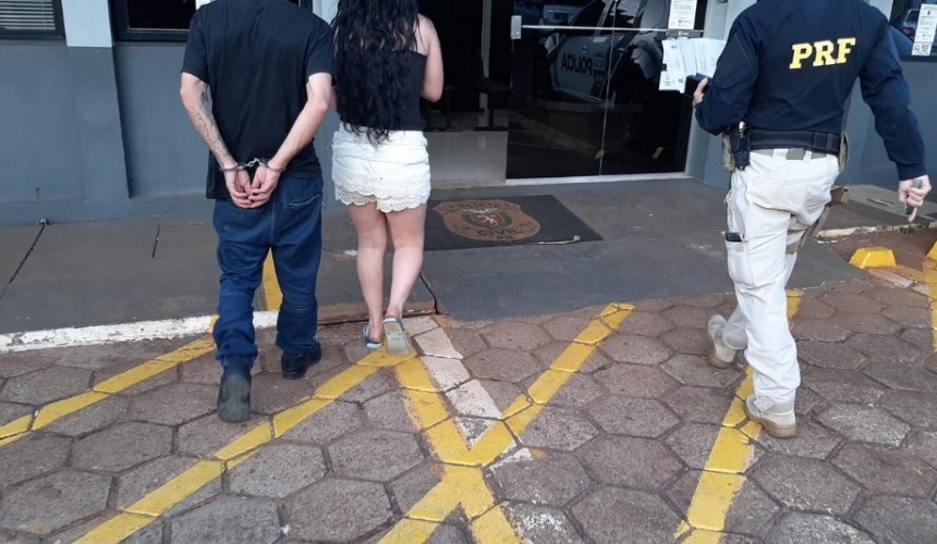 Casal é detido com carro com alerta de furto na BR 277 em Cascavel