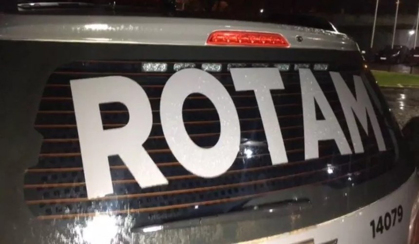 Carro carregado com 52 caixas de vinhos é apreendido pela PM na BR 277 em Cascavel