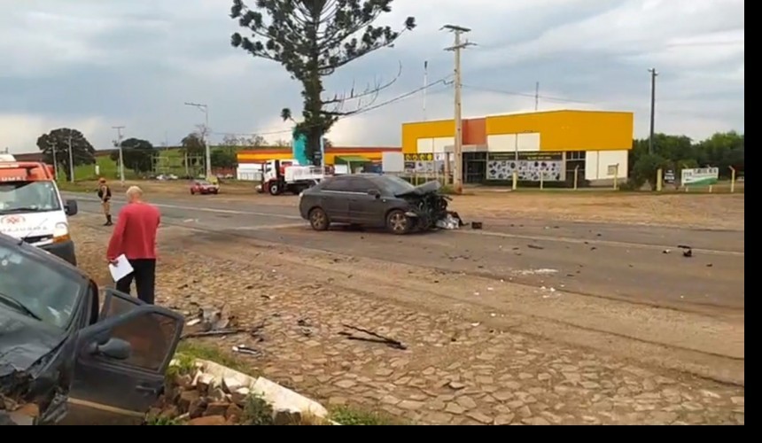 Acidente envolvendo dois veículos é registrado na PR-182 em Realeza