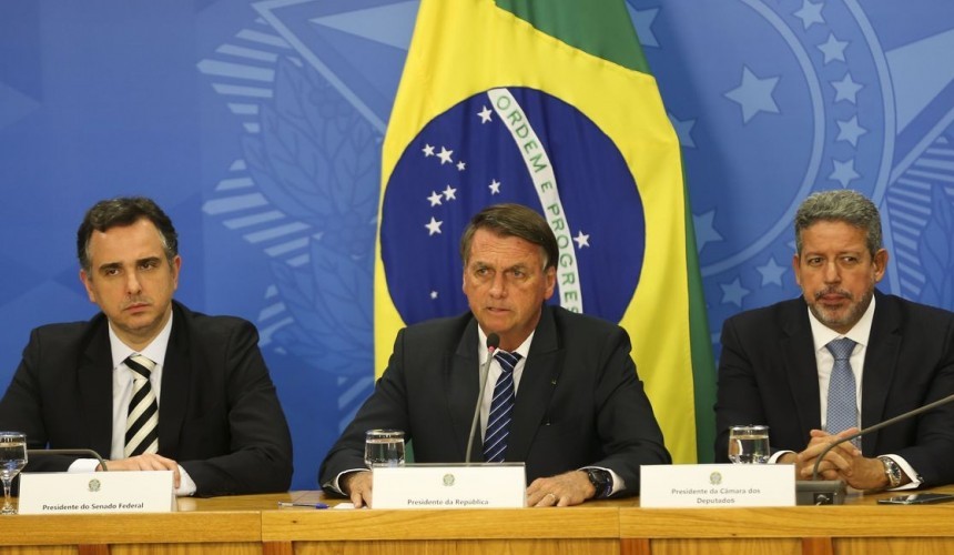 Combustível: presidente propõe ressarcir estados em troca de ICMS zero