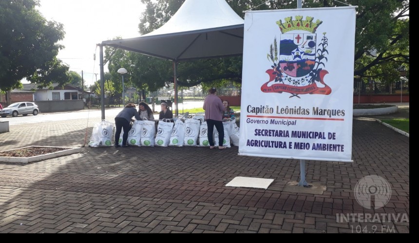 Meio Ambiente: Município realiza a entrega de bolsas para separação de materiais recicláveis