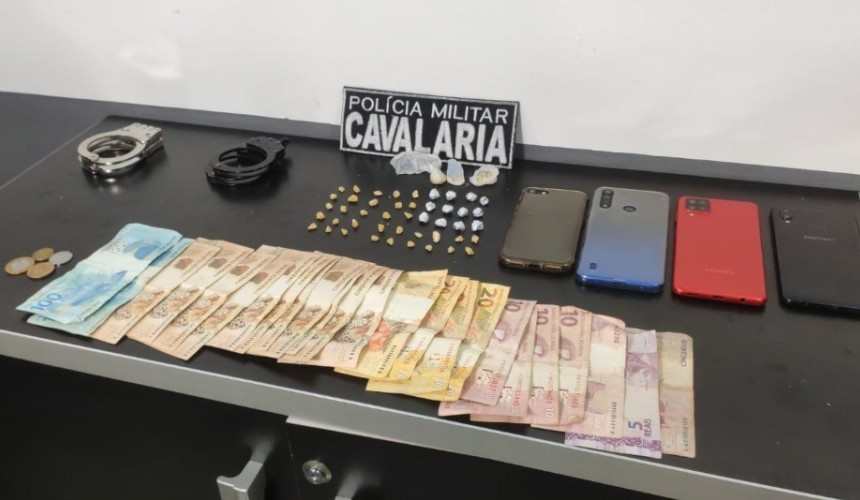 Quarteto é encaminhado à delegacia com 48 pedras de crack em Cascavel
