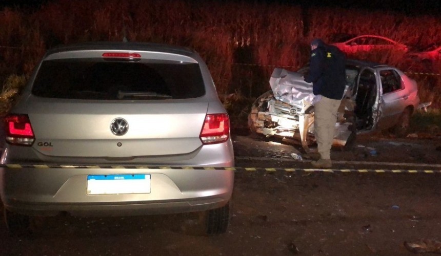 Três pessoas ficam gravemente feridas em batida entre carros na BR-369 em Cascavel