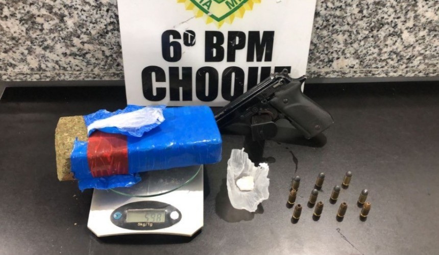Choque apreende adolescente com arma de fogo, maconha e cocaína em Cascavel