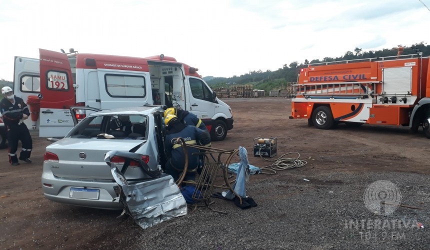 Colisão lateral entre veículos, deixa vítima ferida na BR-163