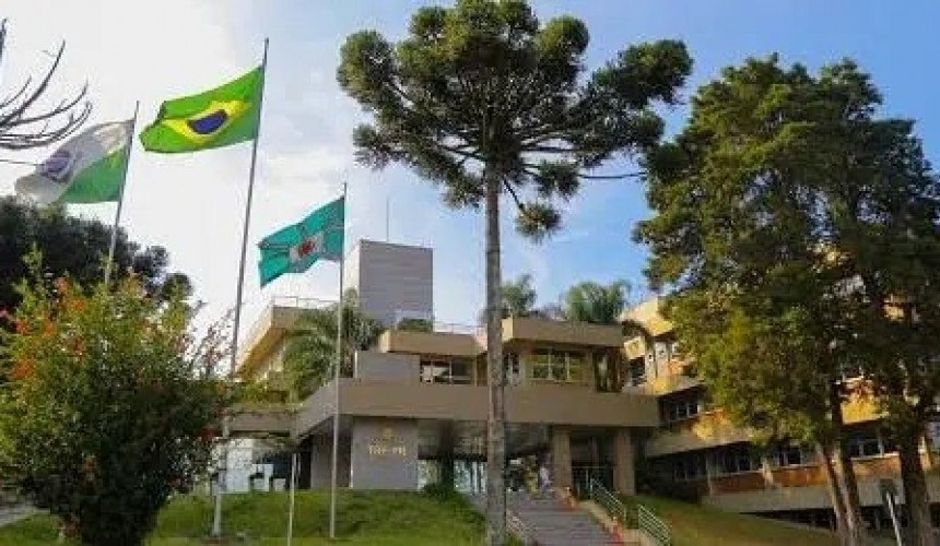 Quatro deputados perdem o mandato após julgamento do TRE