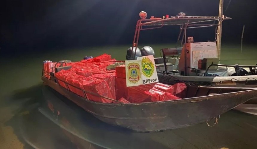 Embarcação com 5,7 mil pacotes de cigarros contrabandeados é apreendida em Santa Helena