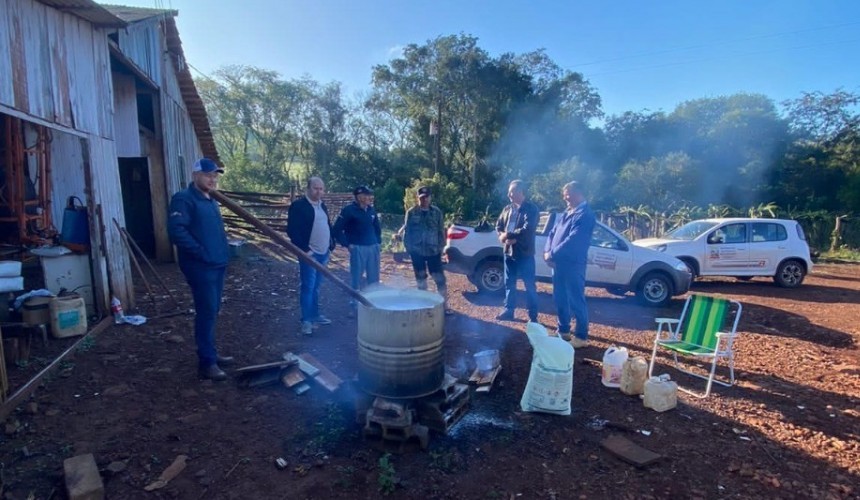 Produtores de uva de Capitão recebem incentivo através da Secretaria de Agricultura