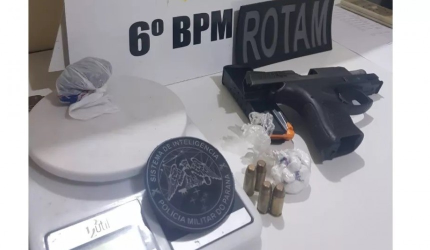 Arma furtada da Polícia Civil é apreendida e quatro pessoas são presas em Quedas do Iguaçu