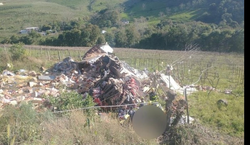 Marquesiense morre e mulher fica ferida em acidente com caminhão no Rio Grande do Sul