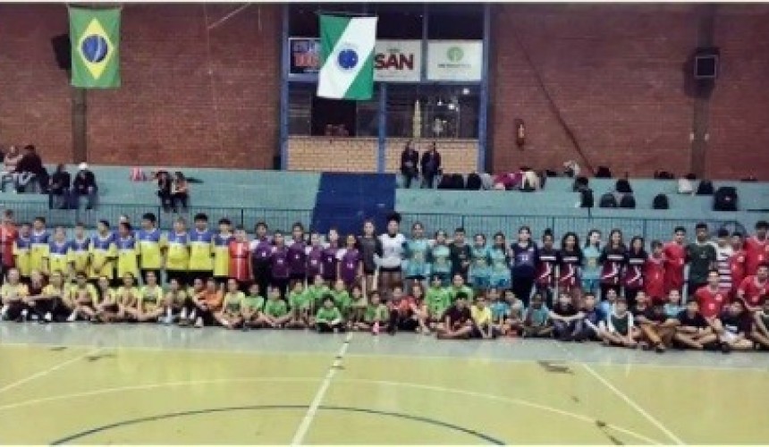 ESPORTE: Equipes de Handebol de Capitão participaram de encontro com equipes de Ubiratã e Santa Helena