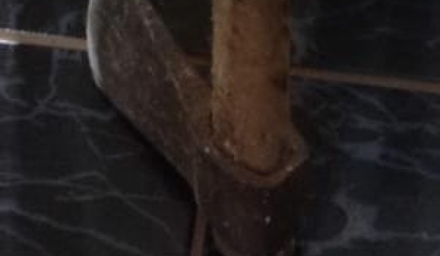 Homem é detido pela PM após danificar veículos com machado em Capitão