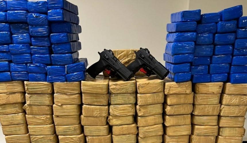 BPFron e Polícia Federal apreendem armas e drogas em Guaíra