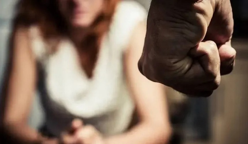 A cada nove minutos, uma mulher é vítima de violência no Paraná