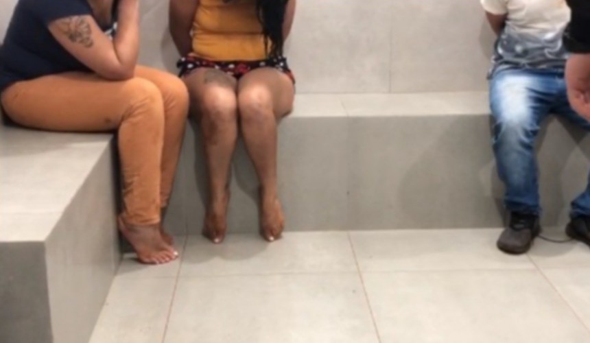 Pai e filhas são detidos após confusão em Capitão