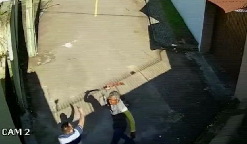 Dia dos Pais termina mal e filho é esfaqueado 20 vezes antes de ser arrastado no capô de carro em Curitiba