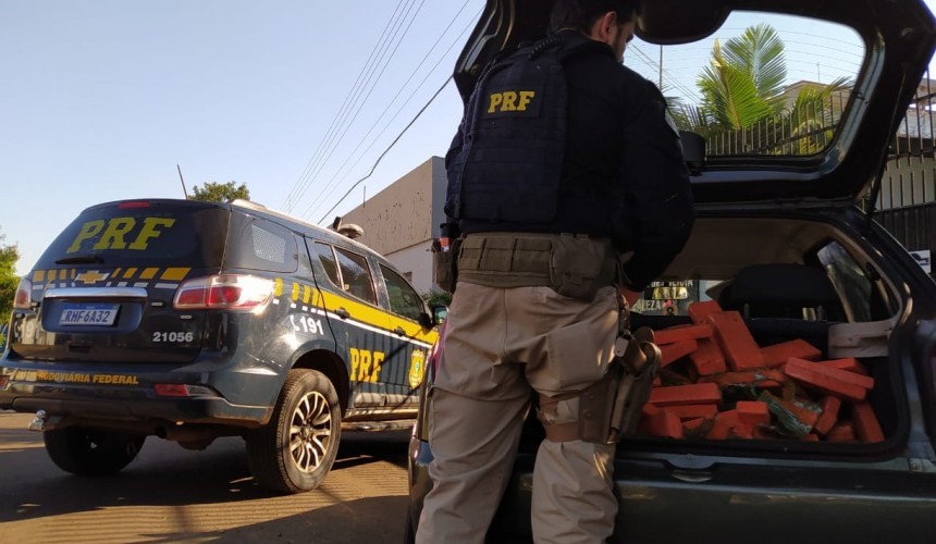 PRF apreende veículo carregado com 175kg de maconha na BR 163 em Realeza
