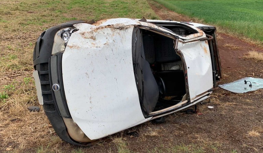 Capotamento é registrado na PR-281 em Salto do Lontra