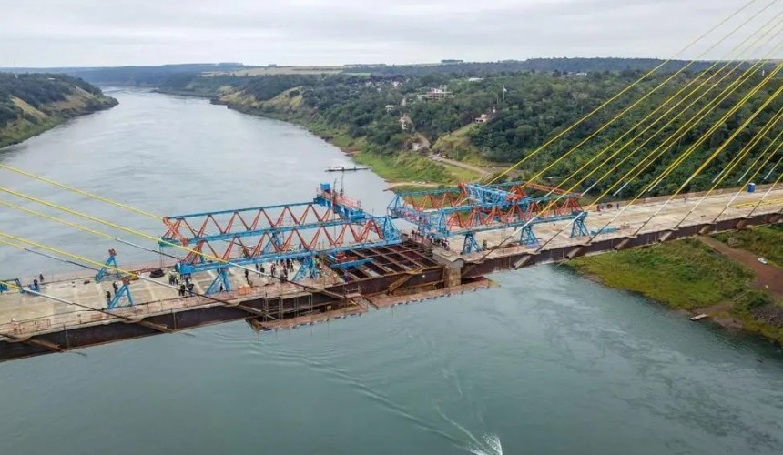 Dois lados da Ponte da Integração se encontram e conectam mais uma vez Brasil e Paraguai
