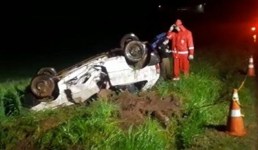 Mãe e filha morrem em grave acidente de carro, em Pato Branco