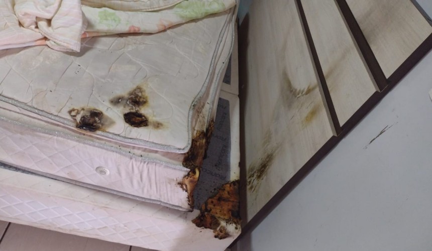 Carregador de celular explode e cama de jovem de Lindoeste quase pega fogo