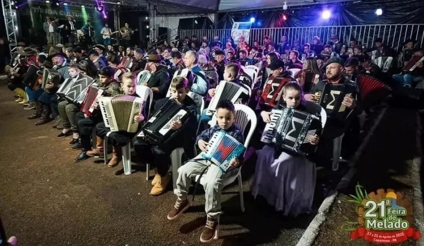 Alunos das oficinas de música de Capitão realizaram apresentações em algumas cidades no mês de agosto