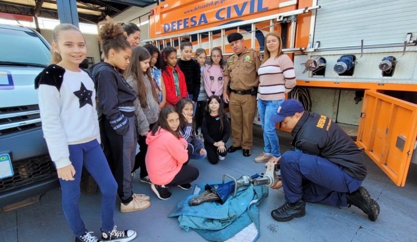 PROERD: Alunos fazem visita ao Corpo de Bombeiros e Delegacia de Polícia de Capitão