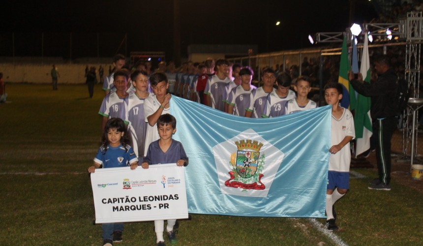 Público lota estádio para a abertura do Futebol dos Jogos Escolares do Paraná em Capitão