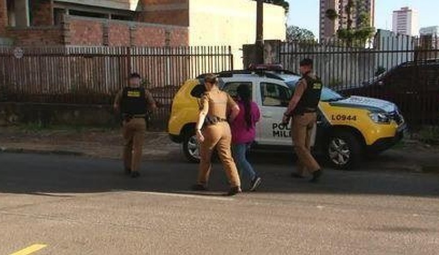 Mulher é presa suspeita de matar filhos de 3 e 10 anos