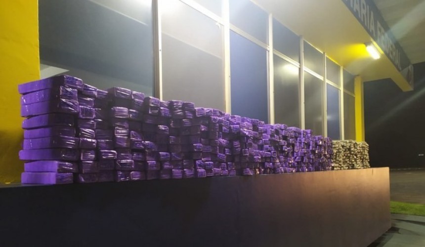 Mais de meia tonelada de maconha é apreendida pela PRF no Paraná