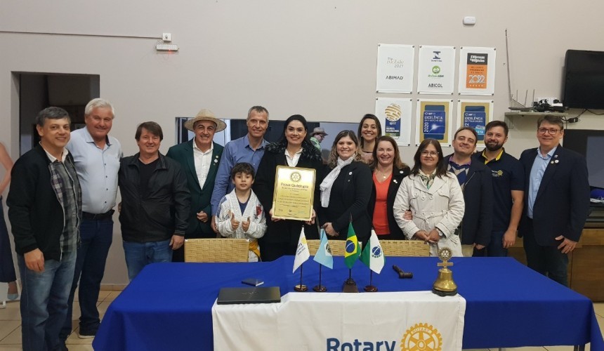 Rotary Club de Capitão empossa nova associada