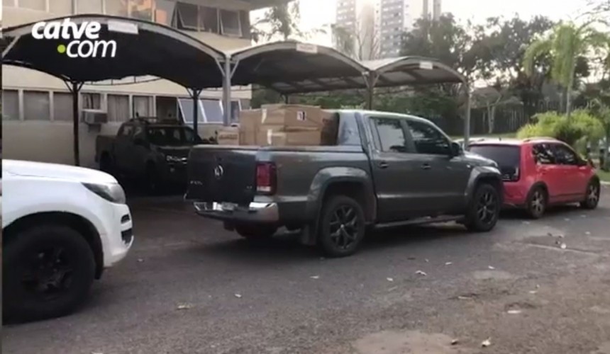 Quatro veículos com placas clonadas e carregados com cigarros são apreendidos pela PM em Toledo