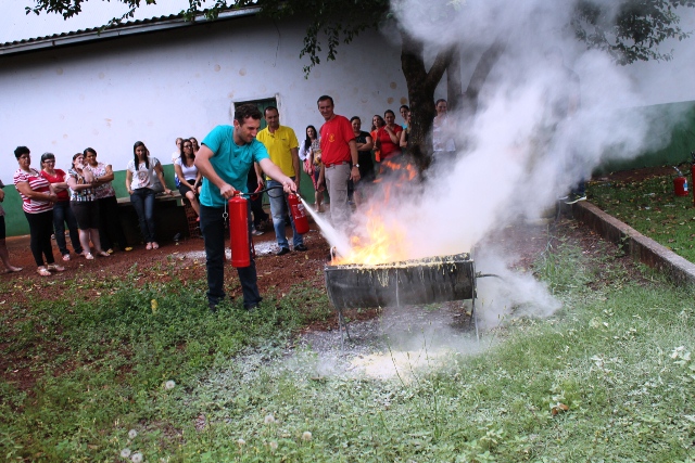 Professores estaduais de Lindoeste, Santa Lúcia e Capitão concluem curso de Brigadista Militar