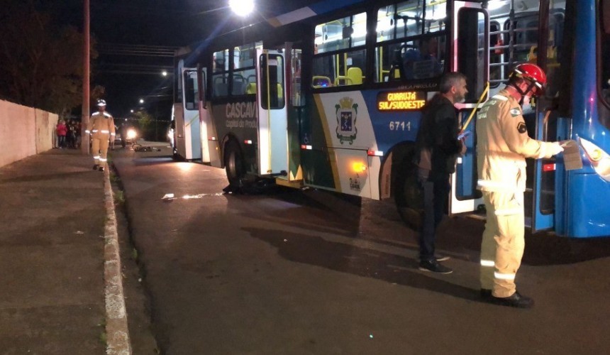 Adolescentes morrem atropelados por ônibus no Bairro Guarujá em Cascavel