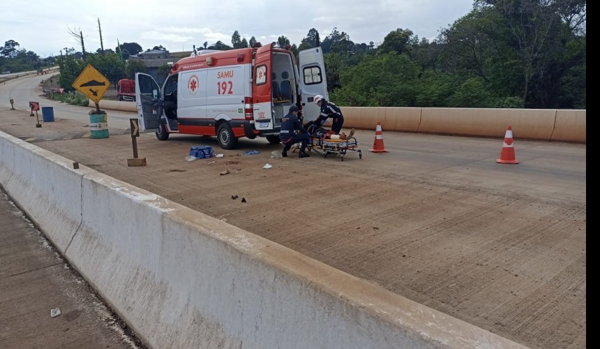 Colisão entre moto e carreta deixa duas pessoas feridas na BR-163 em Capitão