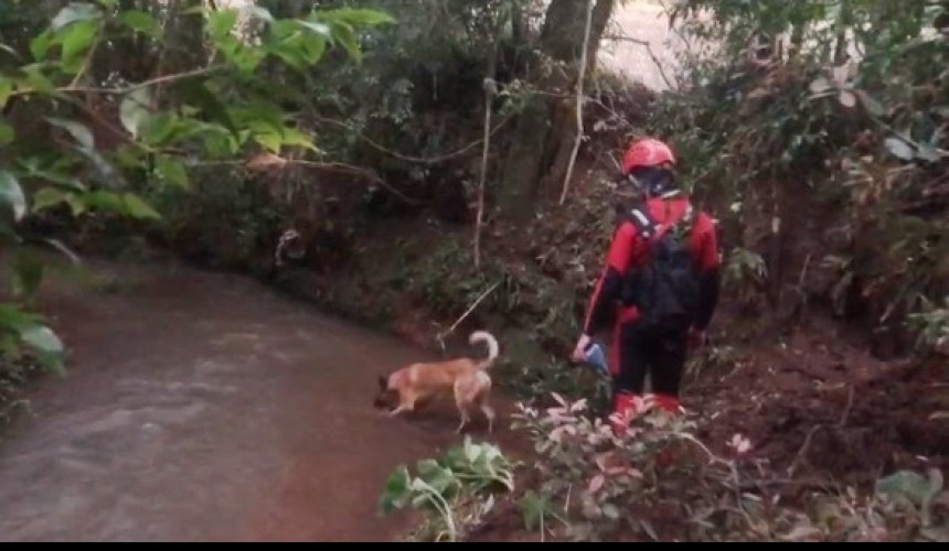 Bombeiros encontram corpo de bebê que foi levado pela correnteza em rio