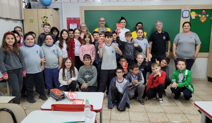 Lions Clube realizou ação e entregou mais de 100 kits dentais nas escolas municipais de Capitão